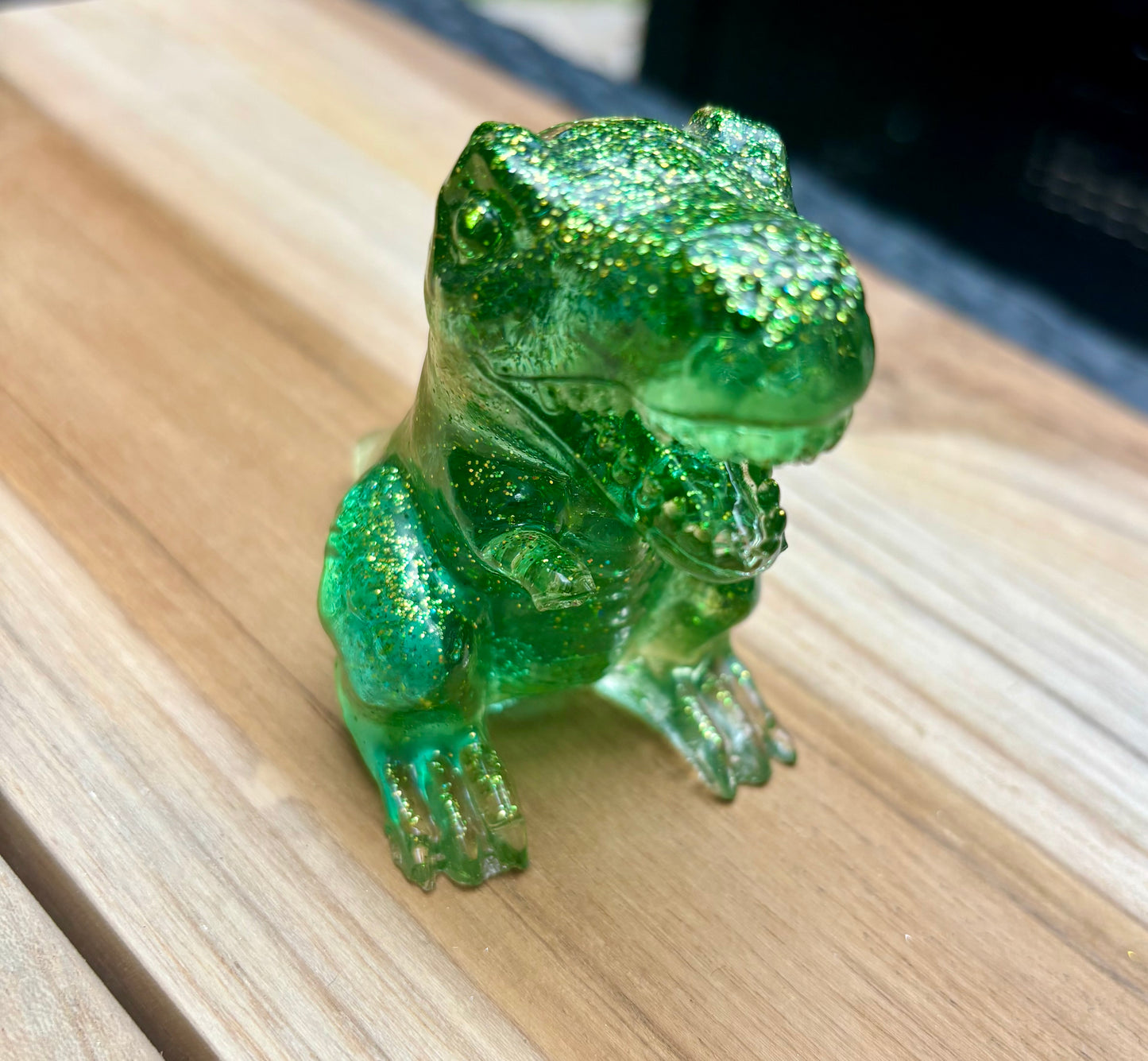 Figurine dinosaure vert à paillettes