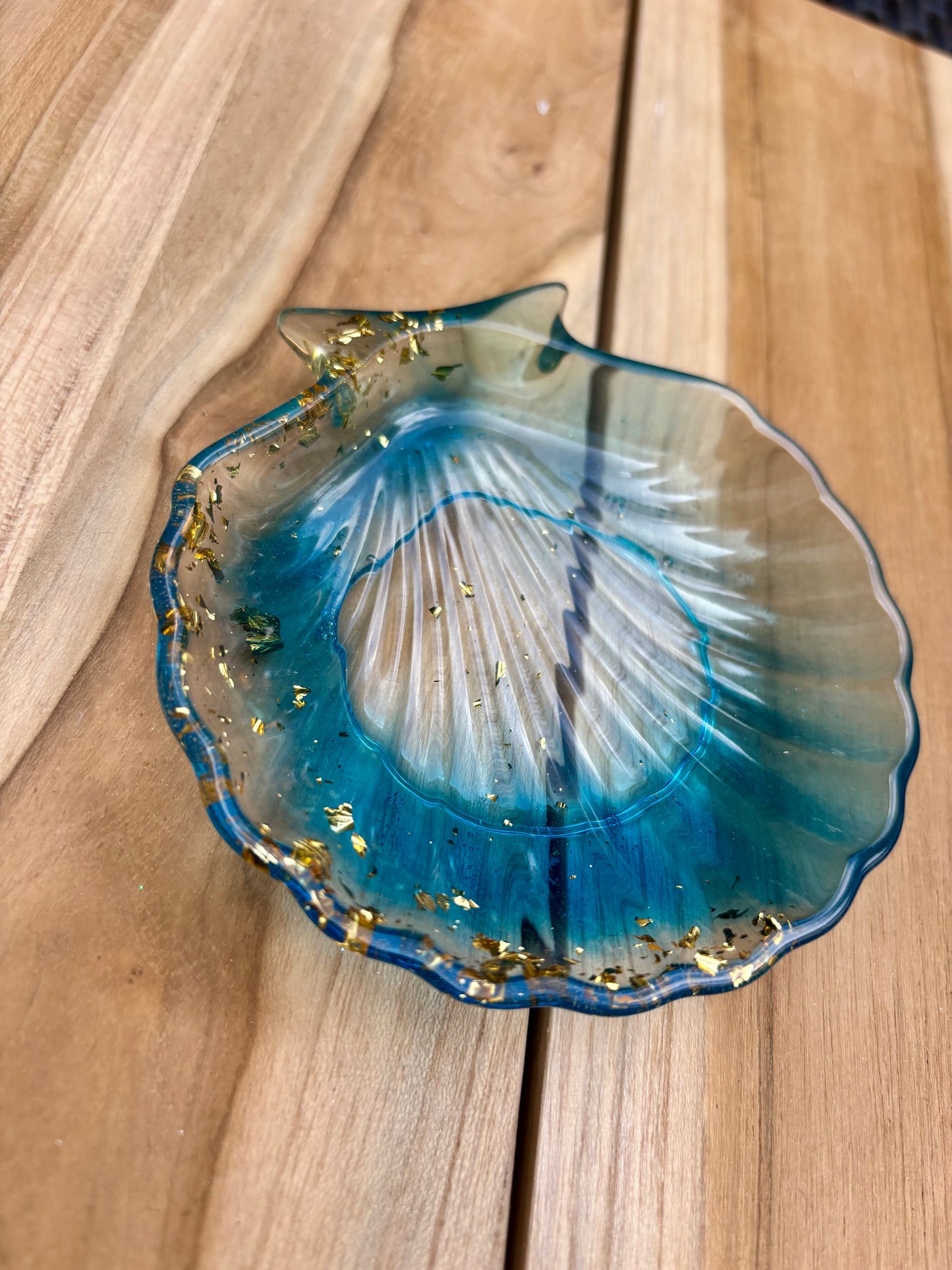 Vide poche coquillages bleu translucide et feuilles d’or