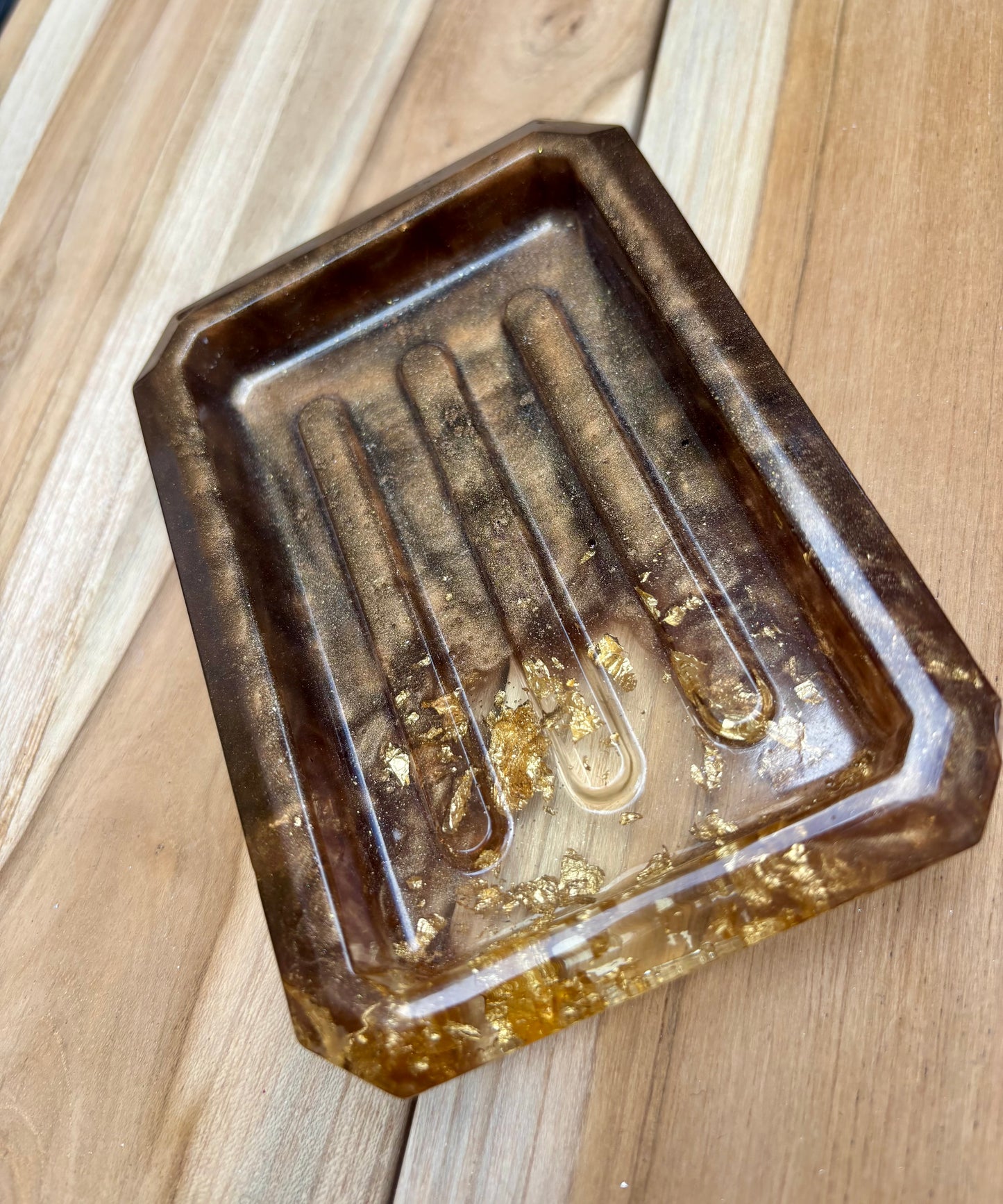 Porte savon marron et feuilles d’or