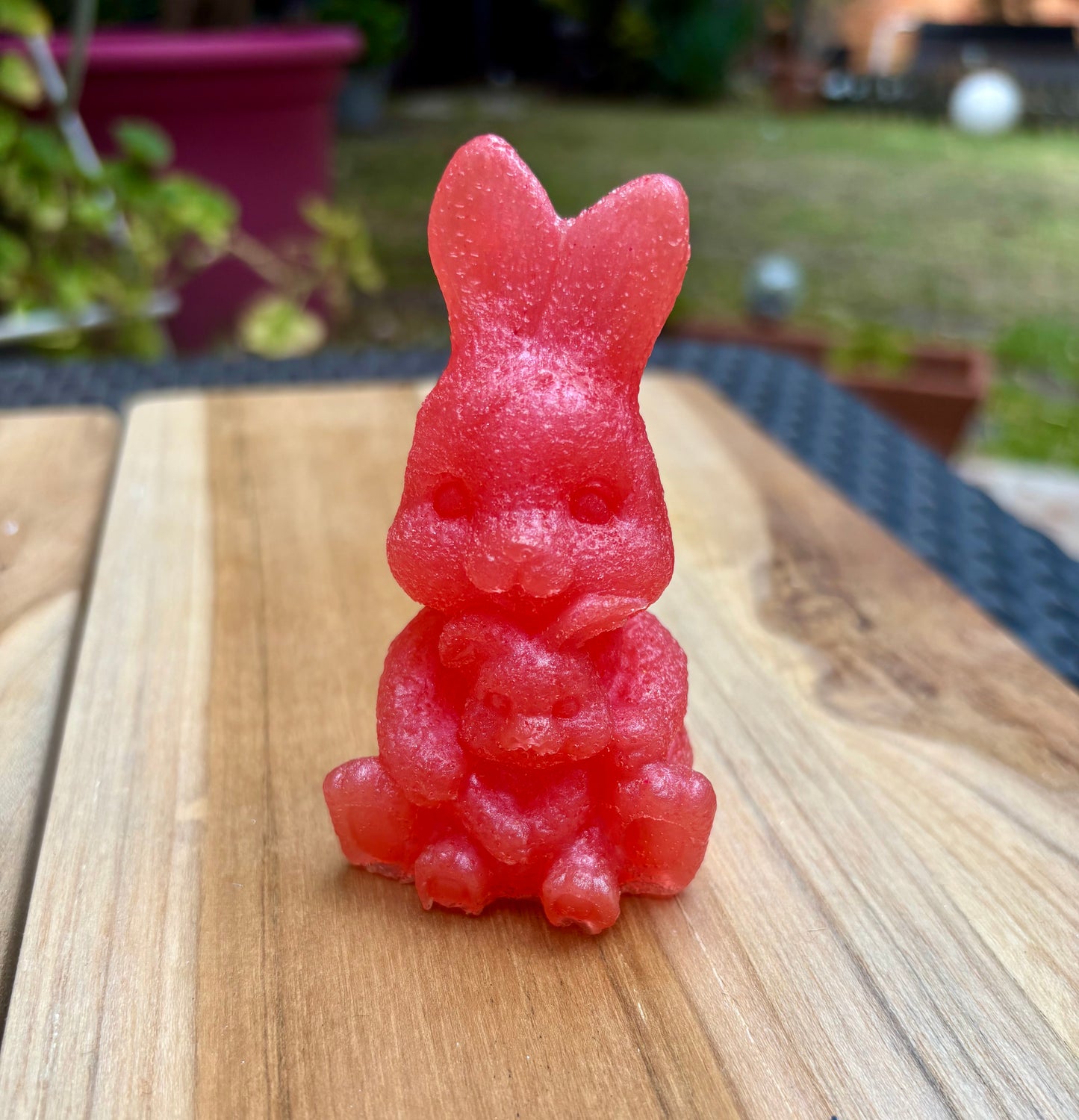Figurine lapin et sa peluche rose