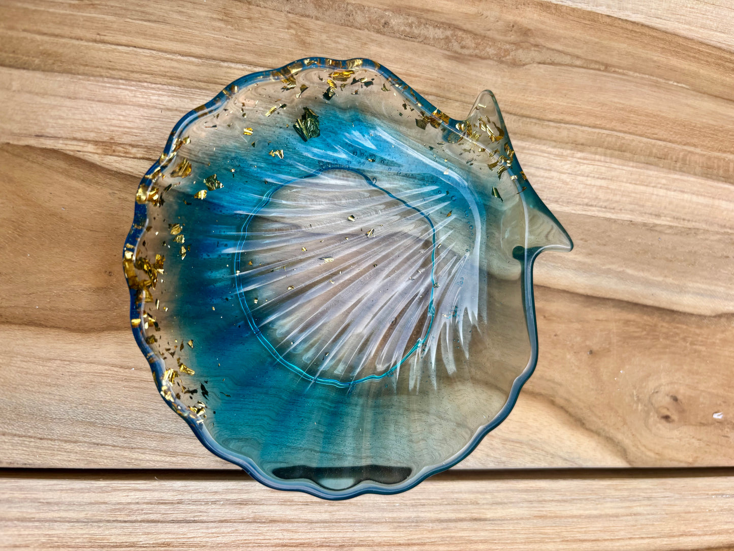 Vide poche coquillages bleu translucide et feuilles d’or
