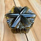 Boîte flocon noir et feuilles d’or