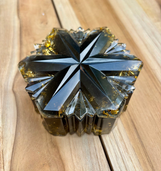 Boîte flocon noir et feuilles d’or