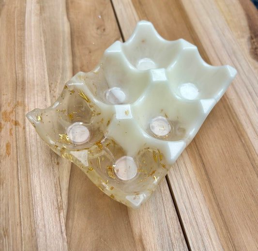 Boîte à œufs blanche et or
