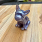 Figurine chien violet