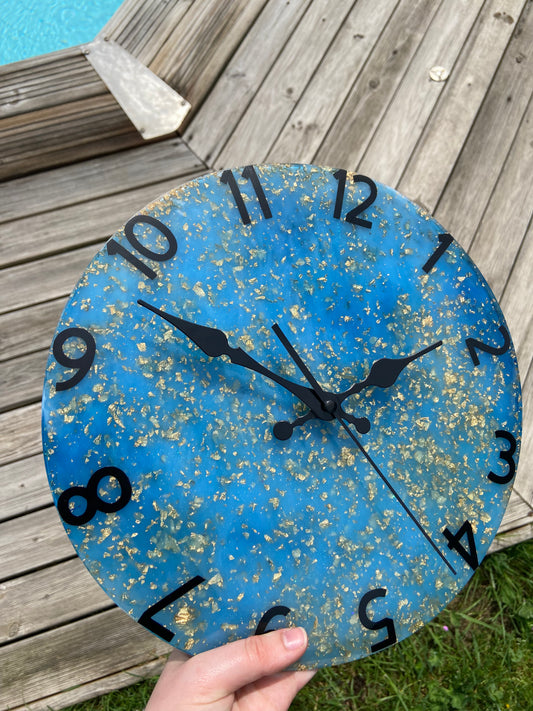 Horloge bleu et or